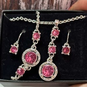 New avon pink gem earring, bracelet and necklace set. Beautiful 3 piece set